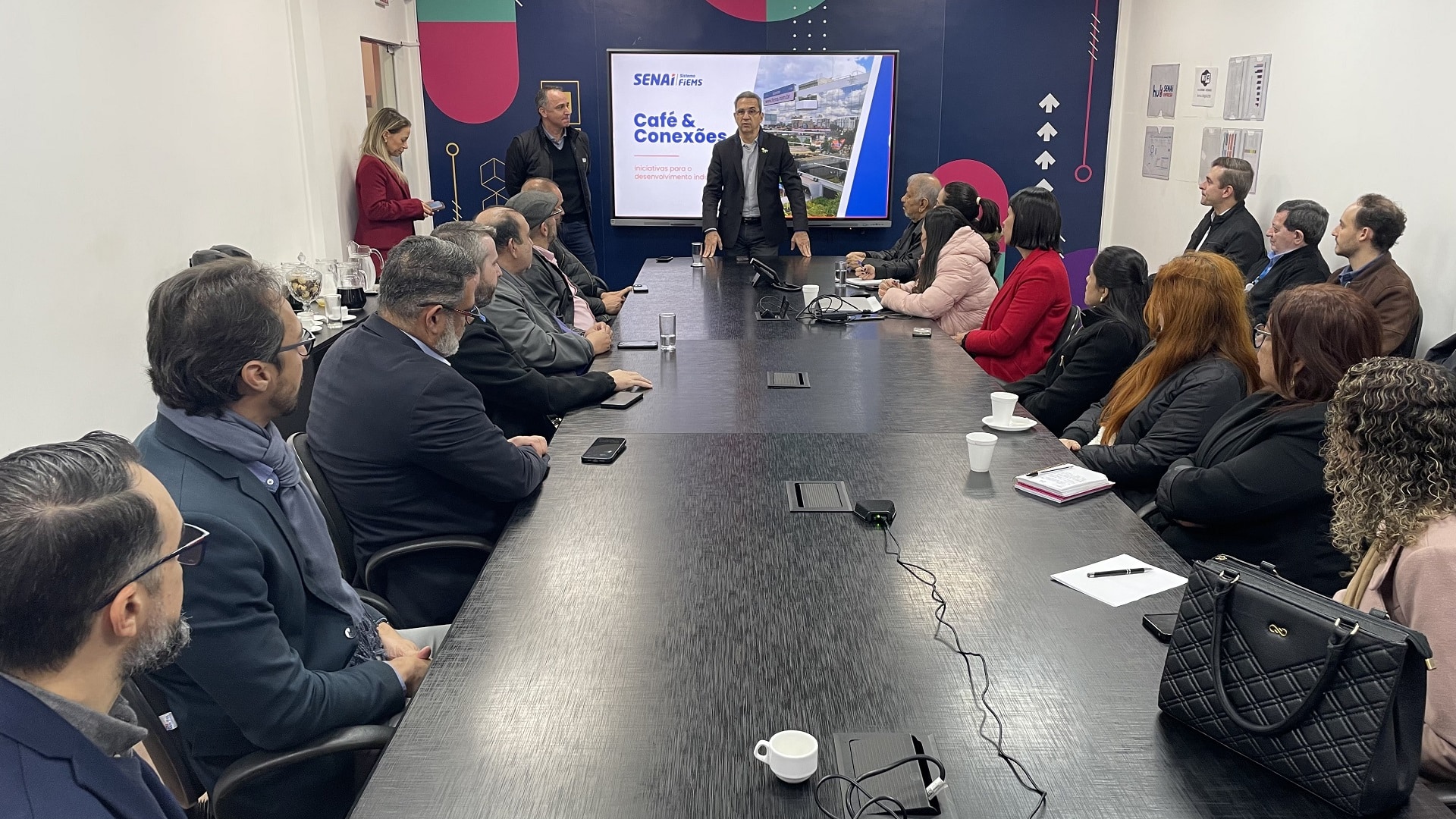 Fiems apresenta a sindicatos portfólio de serviços do Sistema Indústria
